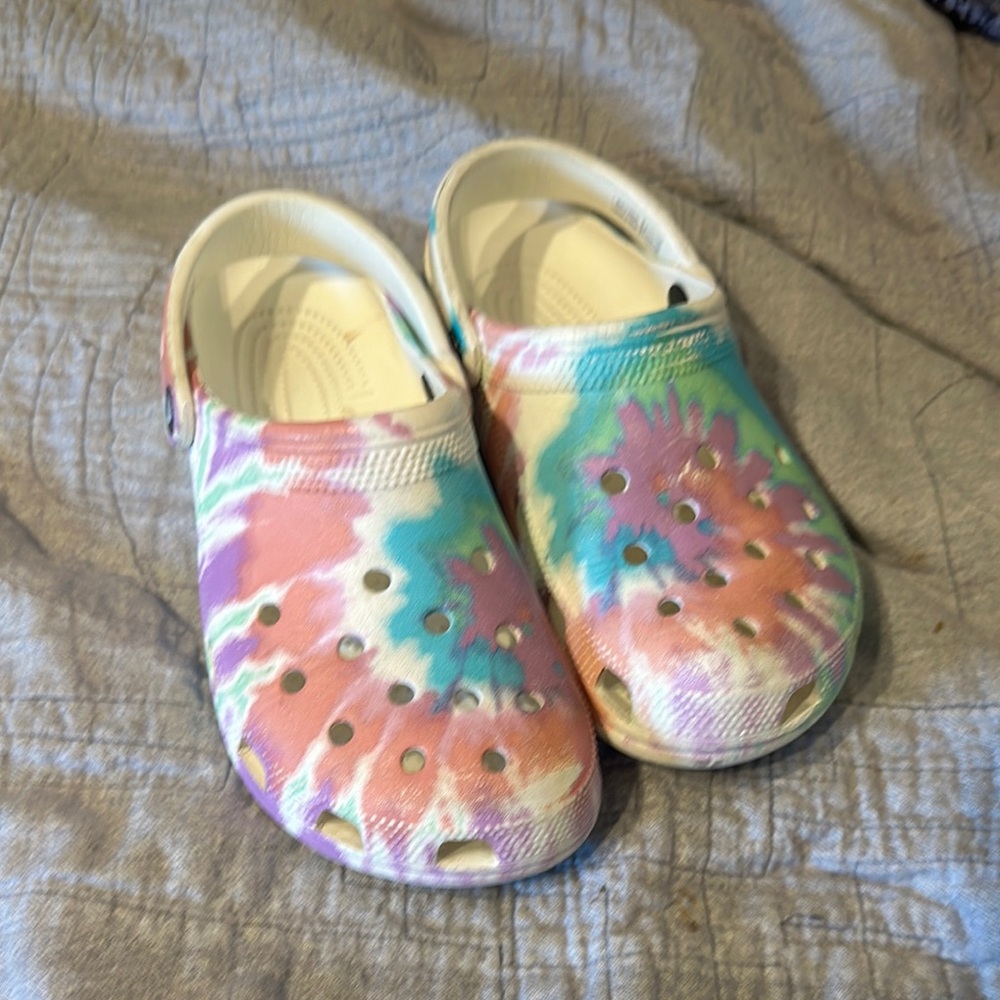 CROCS Pink and Blue size 9 women’s/7 men’s